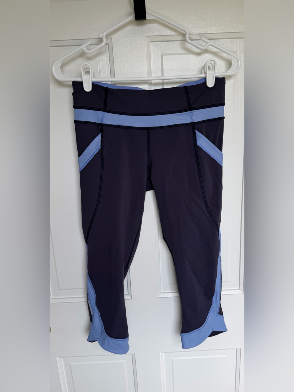 Lululemon Run Inspire Crop Leggings Size 6 Navy Blue Pocket Capri